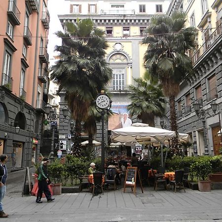 Casa Vacanze Napoli Centro Carmen & Sara Villa Exterior photo