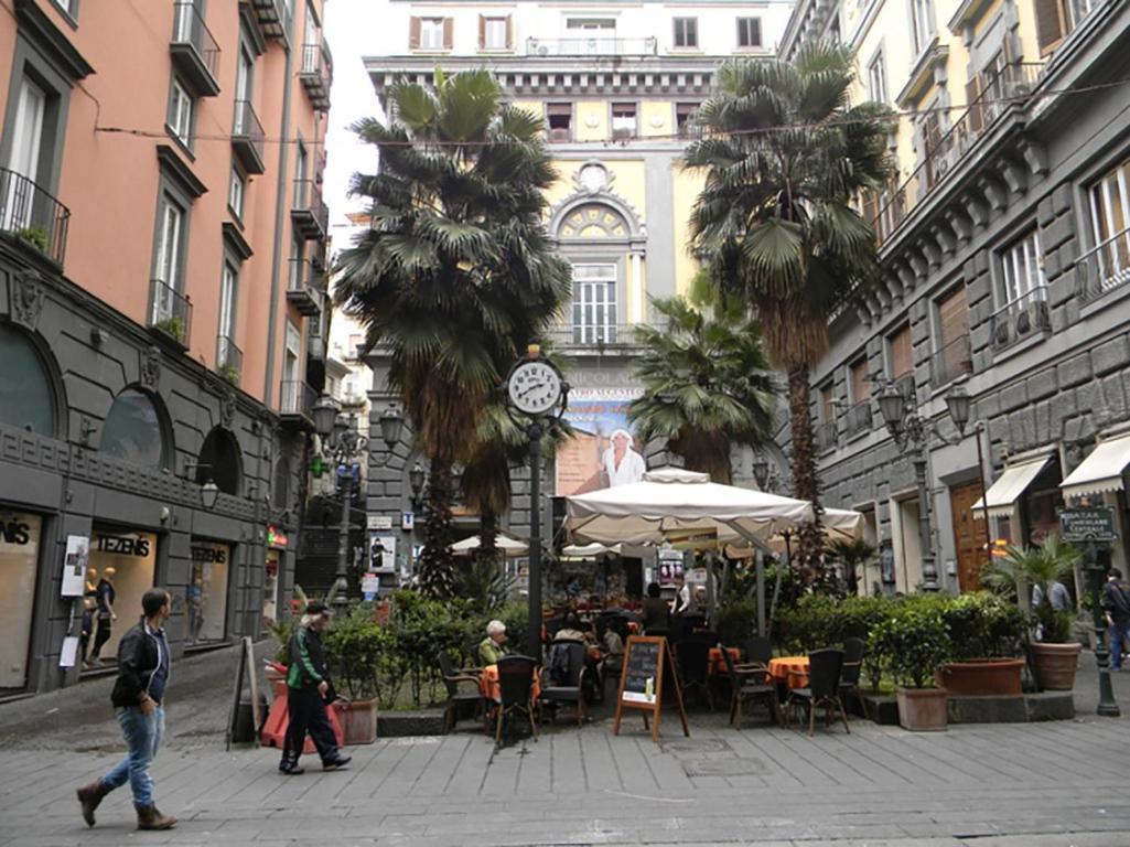 Casa Vacanze Napoli Centro Carmen & Sara Villa Exterior photo